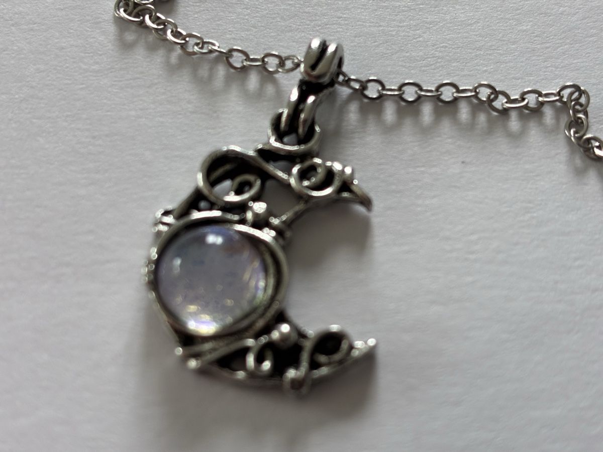 Catenine: Moon Necklace Silver Colored Used Condition – Usato da Basel venduto da cat_sq5m