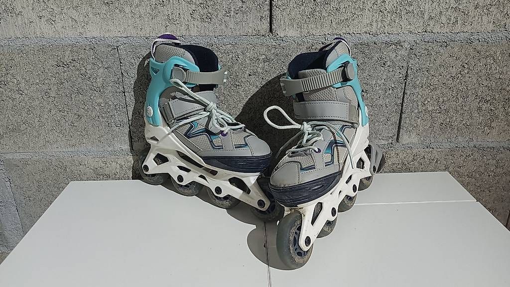 Pattini in linea & Pattini a rotelle: Rollers enfant ajustables Oxelo  Taille 32 à 35 – Usato da Thônex venduto da dcas-1226
