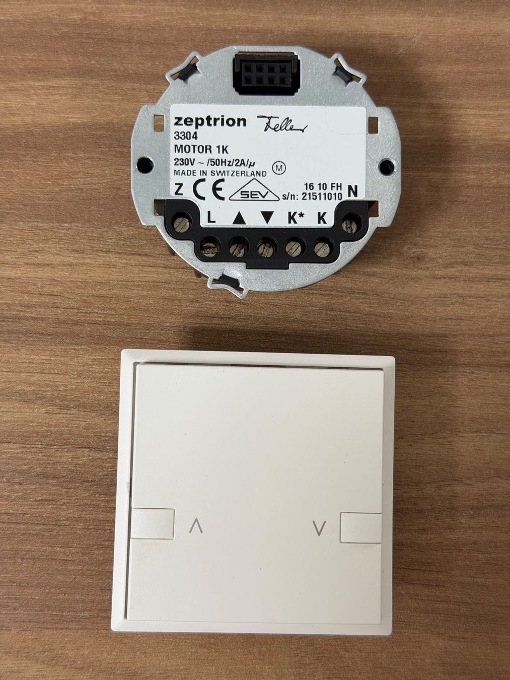 Zeptrion Interruttori: Feller Zeptrion Motor 1K mit Abdeckset – Usato da Riehen venduto da Nyenhuis