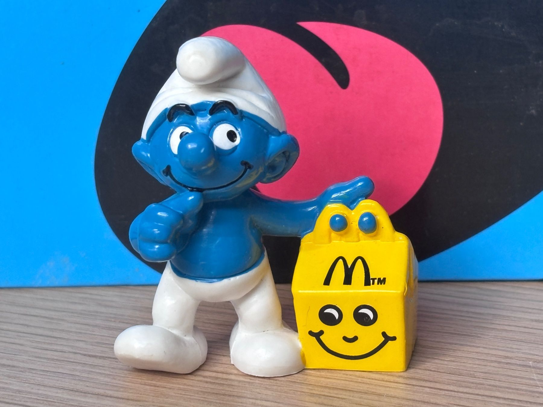 Mc Donald's Figuren: Schlumpf mit Happy Meal – Gebraucht aus Lyss von Duckszone