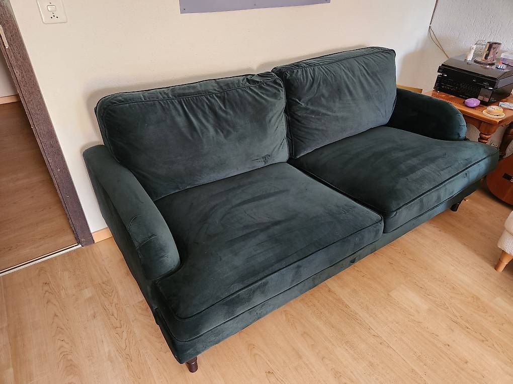 Divani: Dunkelgrünes Velours Sofa – Usato da Bern venduto da Lila.Lea