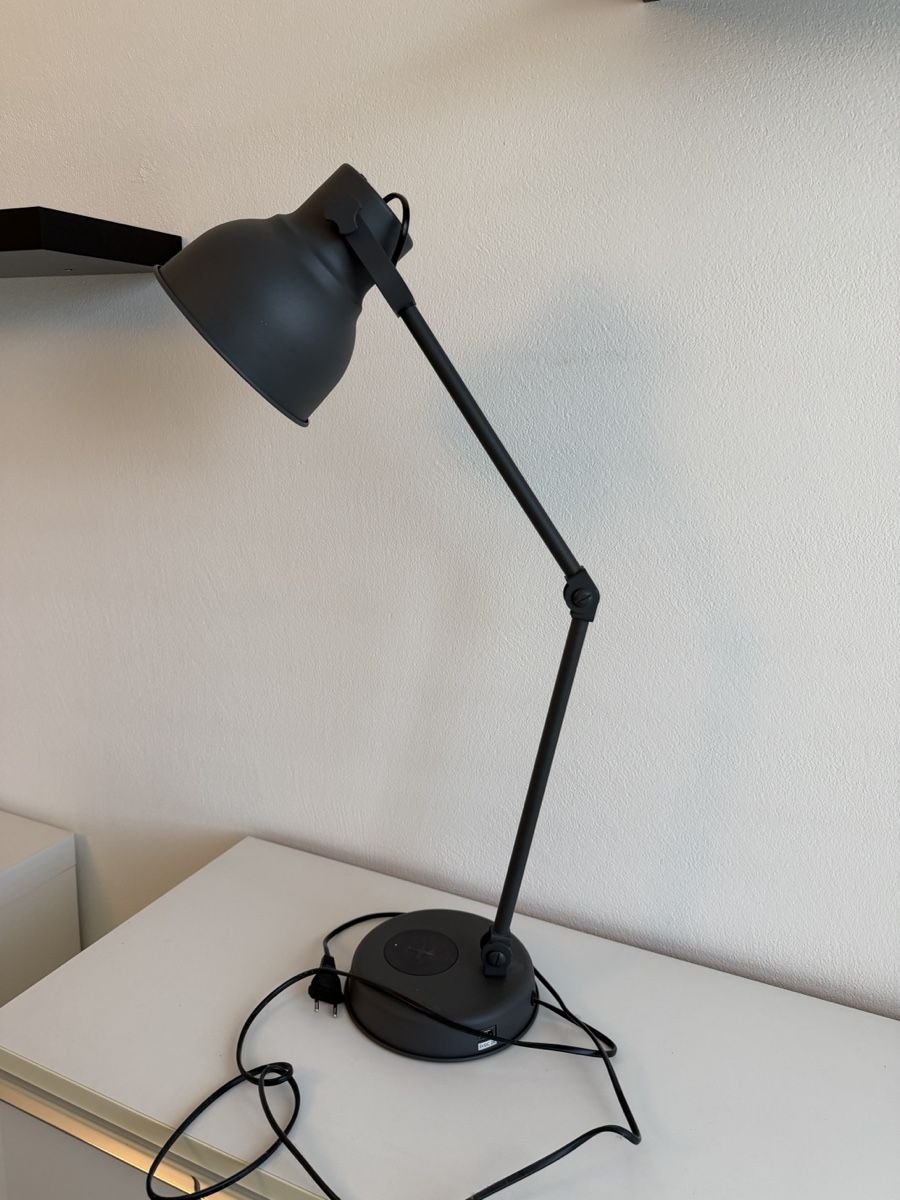 Lampade: Schreibtischlampe schwarz verstellbar – Usato da Neuhaus SG venduto da cynlo