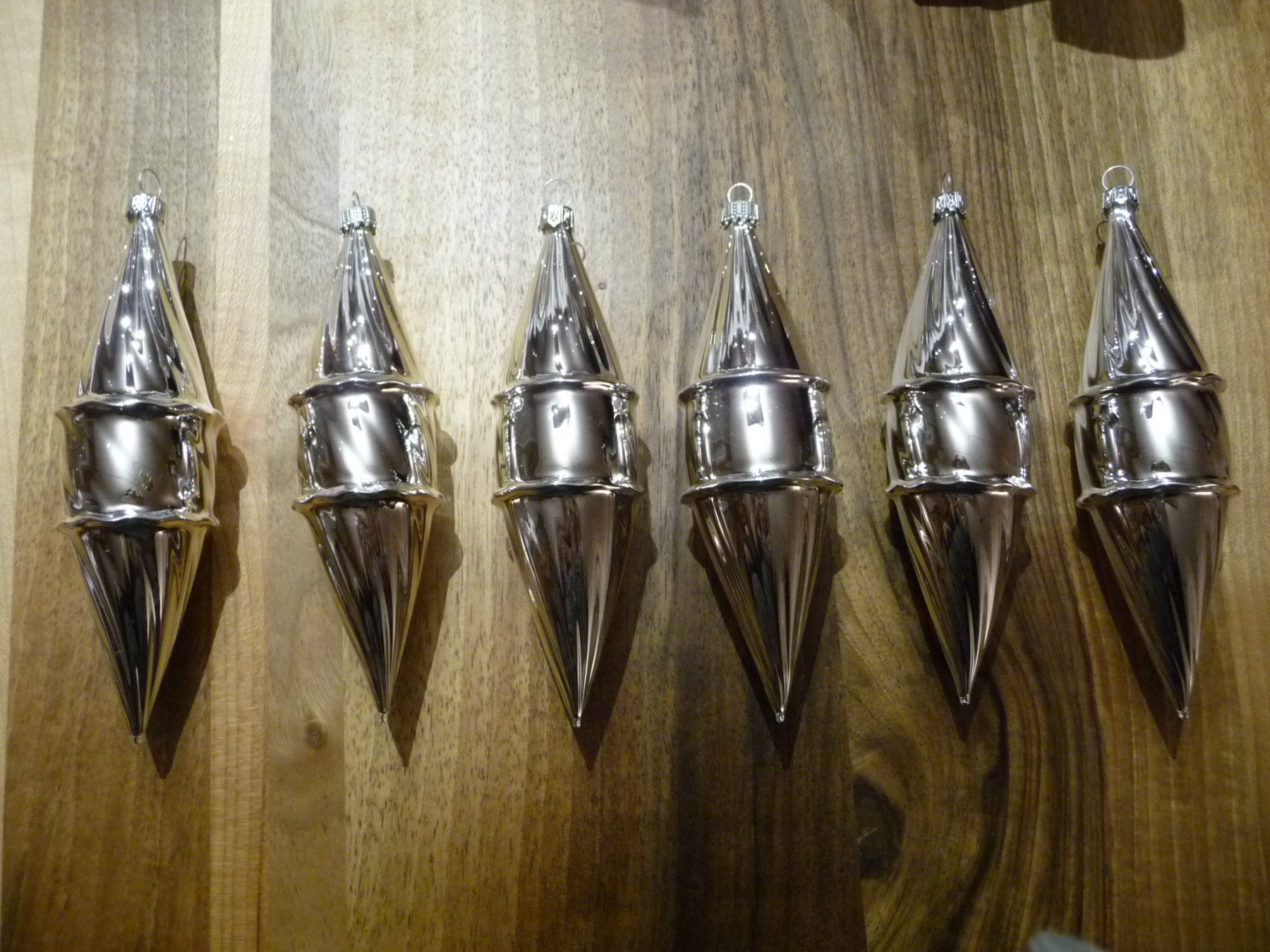 Tutte le decorazioni: 6x silberner  Christbaumschmuck olivenförmig – Nuovo e nell'imballaggio originale da Alpnach Dorf venduto da marvo