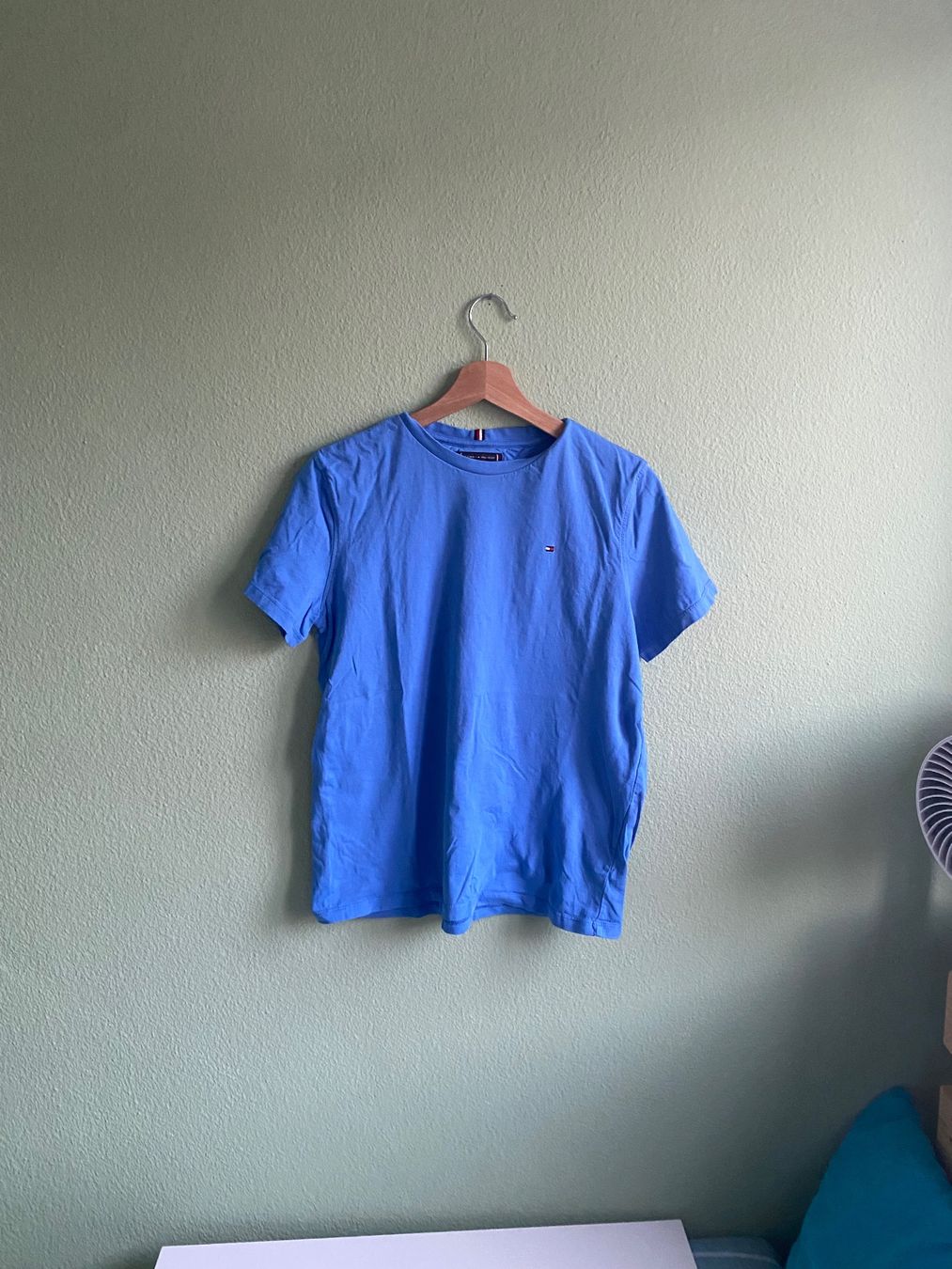 Tommy Hilfiger T-shirt: Tommy Hilfiger T-Shirt Hellblau, Gr. 176 – Usato da Basel venduto da Larry24