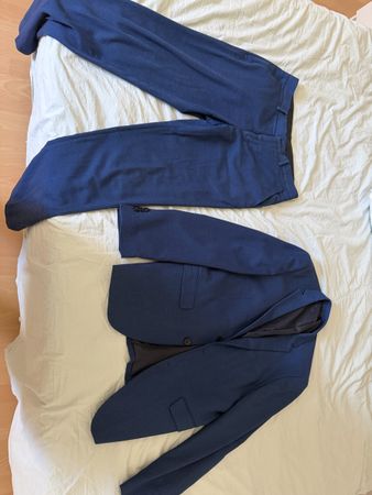 Kompletter Anzug – passendes Sakko und Hose