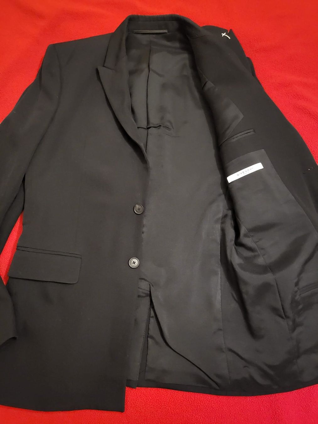 Givenchy Completi: Givenchy Sakko mit Kreuzstickerei – Nuovo (secondo la descrizione) da Grenchen venduto da Lucifero17 2