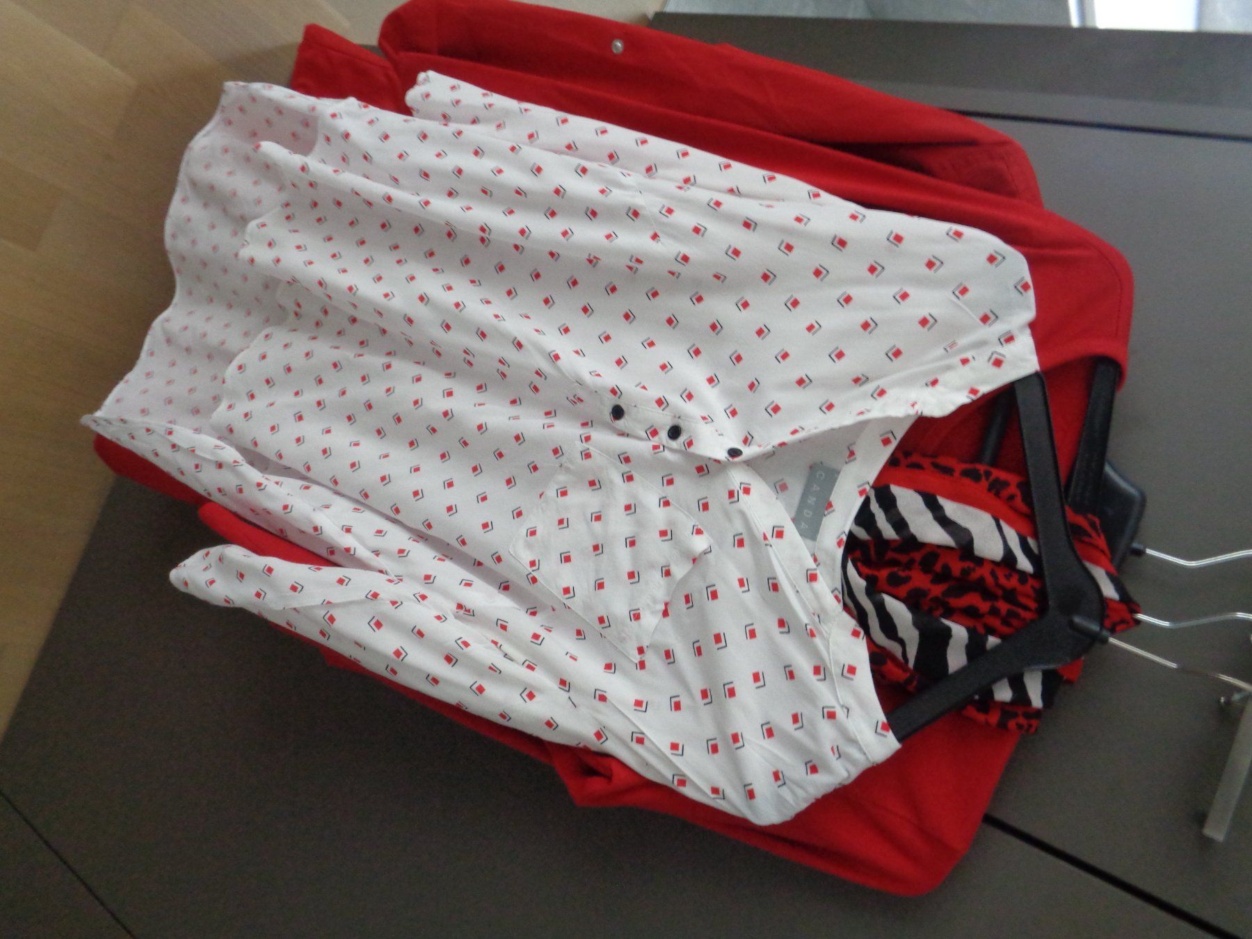 Lotti di vestiti: Garderobe Ton in Ton Gr. M / L – Usato da Bern venduto da Mobi98 1