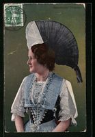 Dame in Appenzellertracht mit Schmuck in