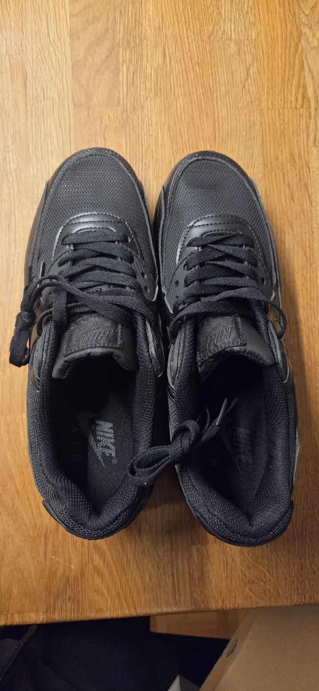 Nike Scarpe da uomo: Nike Air Max Grösse 43 schwarz – Nuovo (secondo la descrizione) da Basel venduto da jco_m8nq