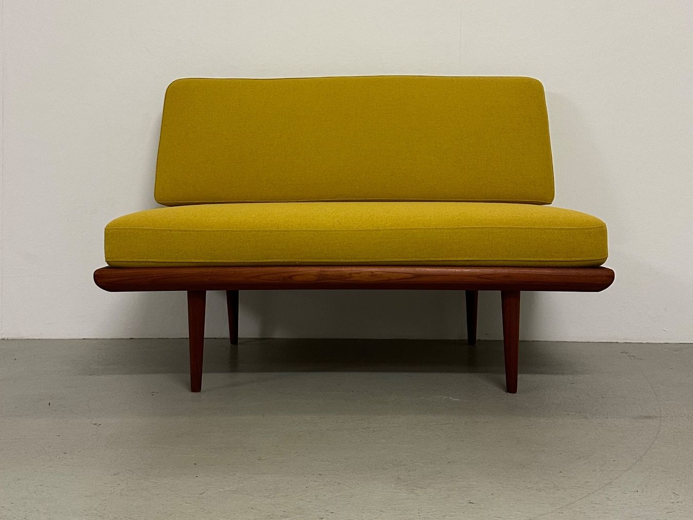 France & Søn Sofas: Teak Daybed Minerva Hvidt & Mølgaard 2er Sofa restauriert – Gebraucht aus Basel von MidMod20C 5