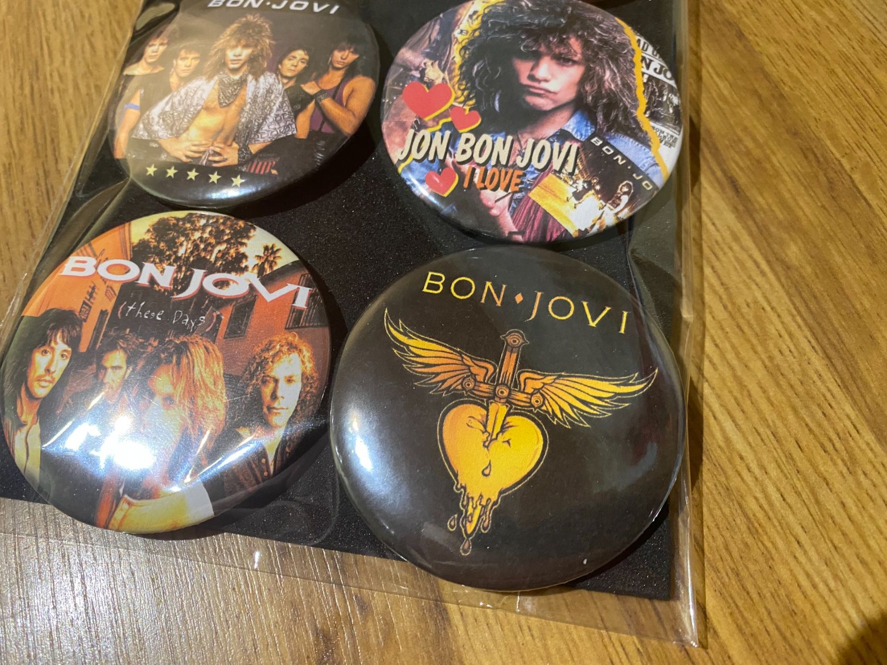 Placchette & Badge: Bon Jovi Magnete! – Nuovo e nell'imballaggio originale da Basel venduto da FatCatPacksTheRatt 3