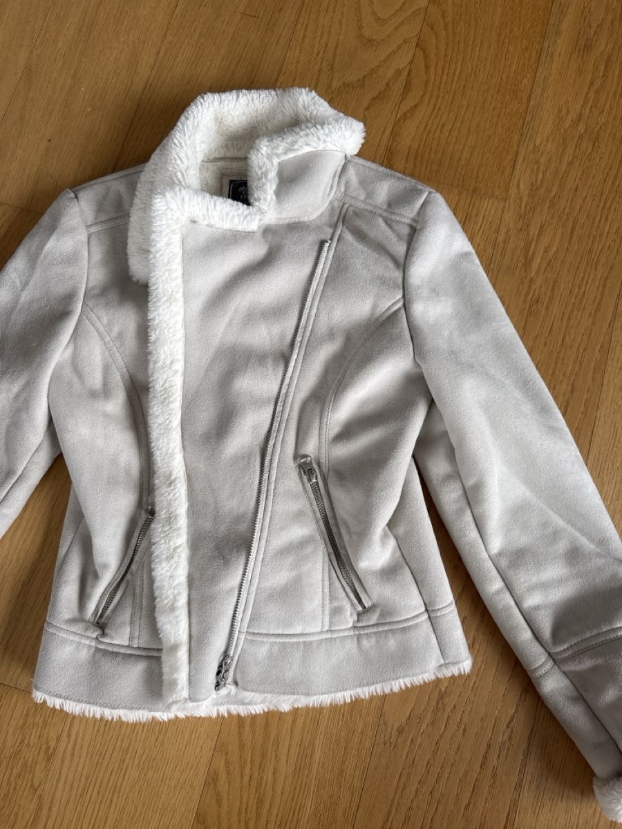 Giacche & Cappotti: Here+There Jacke hellbeige mit Teddyfell Grösse 176 – Usato da Wabern venduto da Sunshine55 5