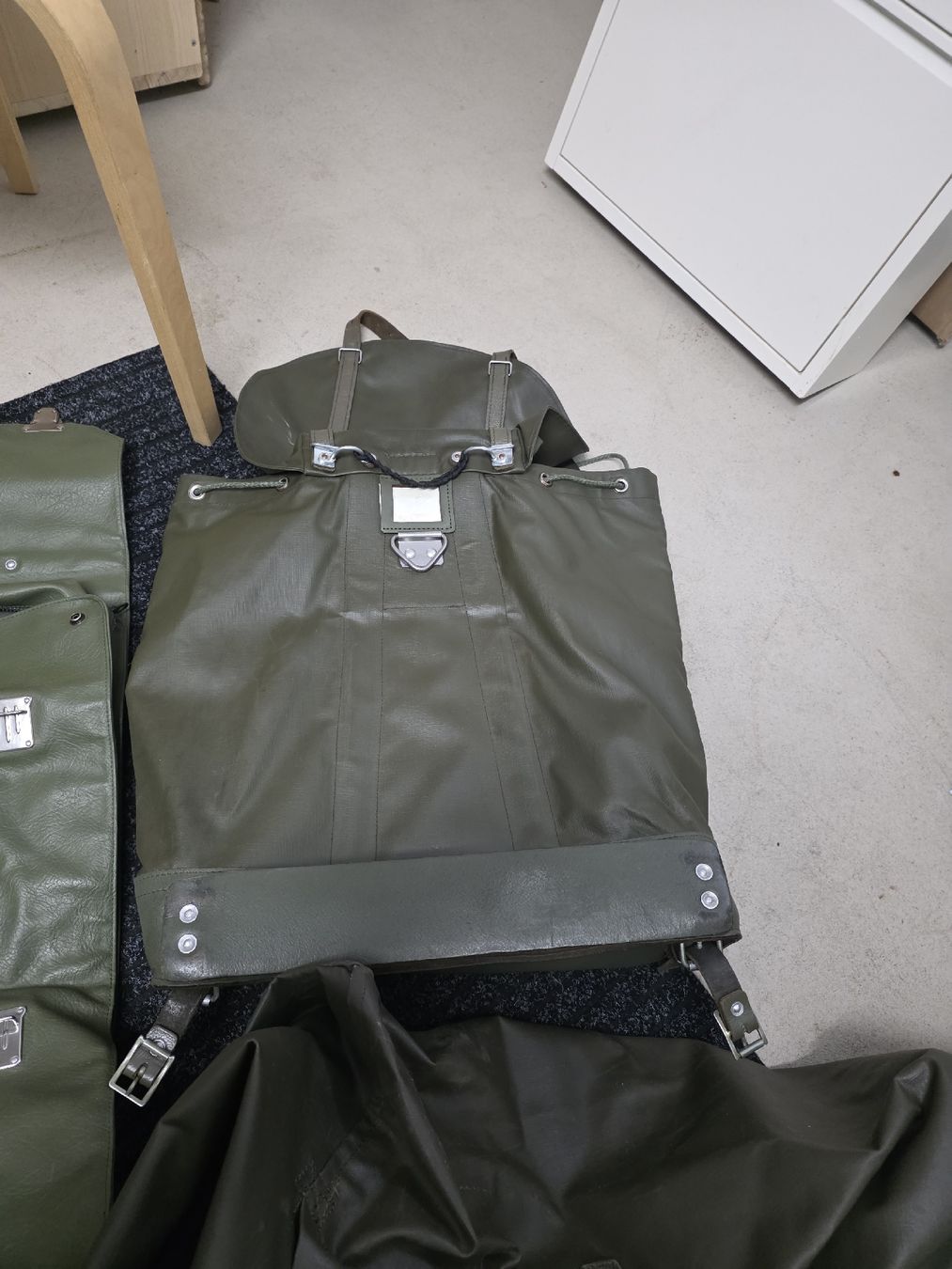 Schweizer Armee Uniformen: Militär Armee Konvolut  – Defekt aus Dorf von Echo_Elements 1