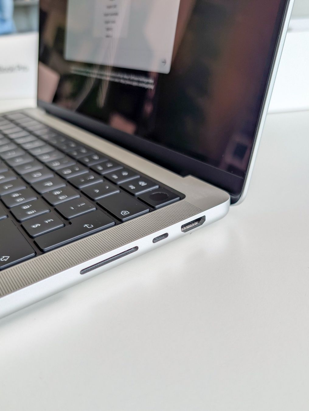 Apple Portables: MacBook Pro (14", 2021) M1 – D'occasion à Jona par Spukki 3