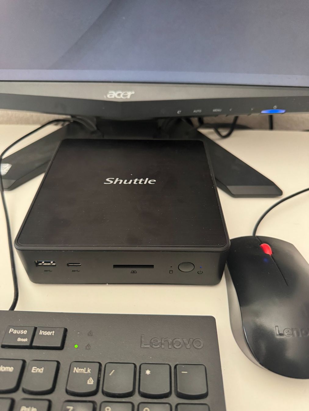 PC: Mini PC complet Shuttle avec écran, clavier et souris – Usato da Fribourg venduto da C.Garcia 1