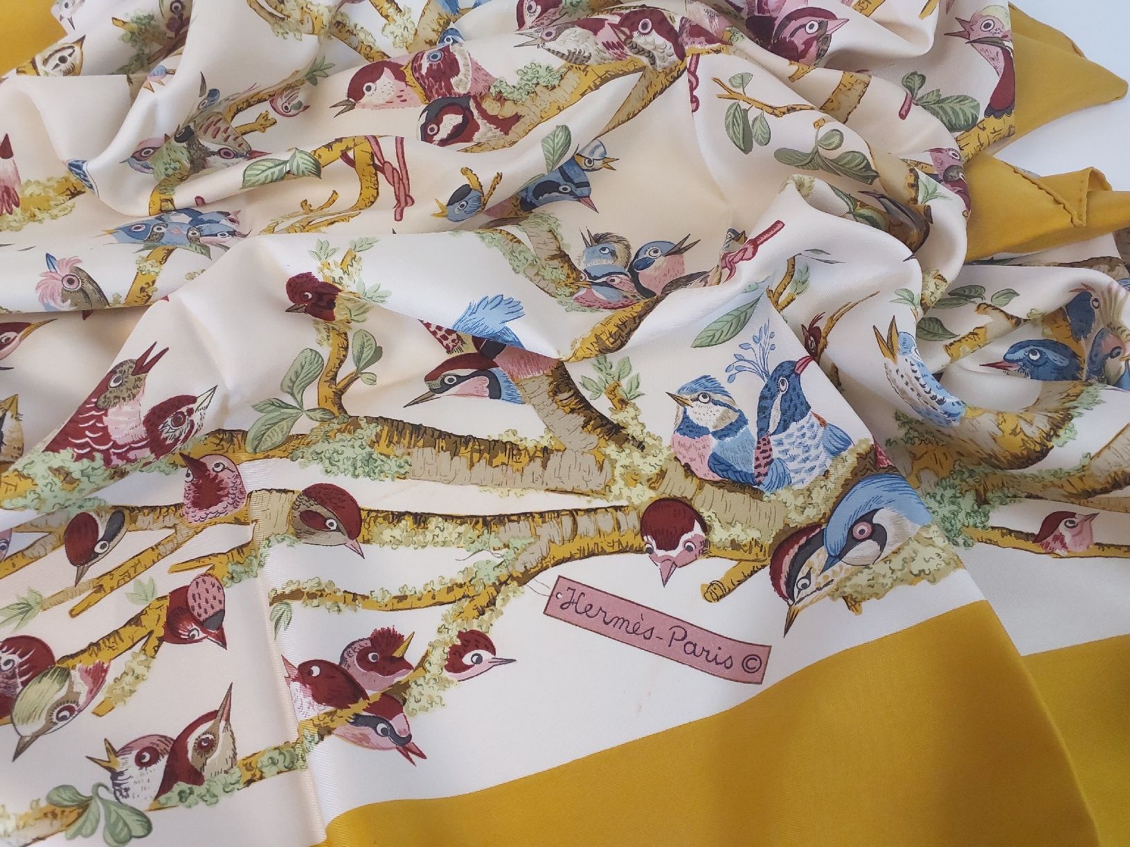 Hermès Foulard & Sciarpe: Hermès Paris Vintage Seidenschal – Usato da Luzern venduto da CAZS_Luzern