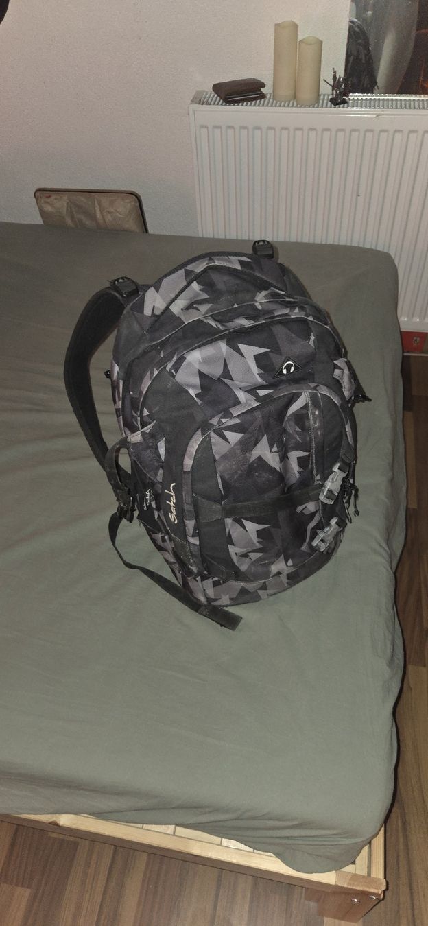 Satch Borse & Zaini: Rucksack Satch Scherbenmuster gutem Zustand – Usato da Remigen venduto da gia_r6nx