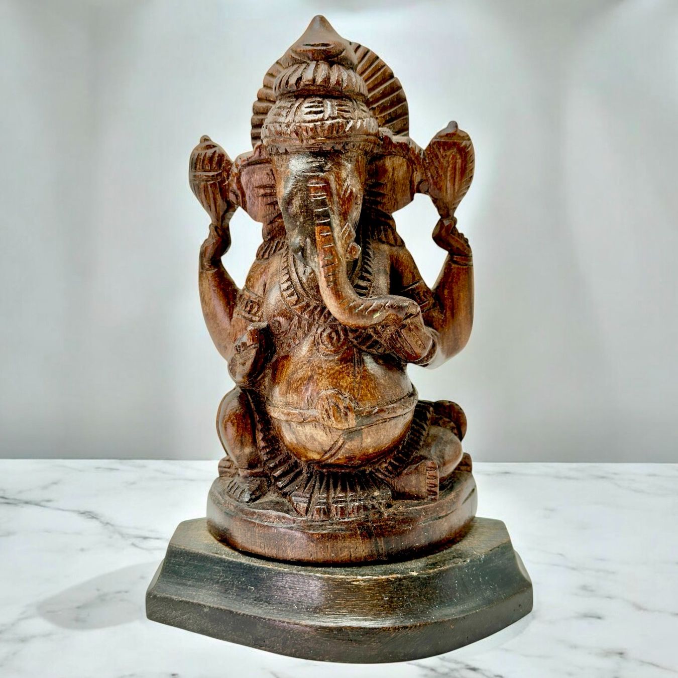 Skulpturen & Statuen: Statuette Ganesh sculptée à la main en palissandre – Gebraucht aus Morges von magicle