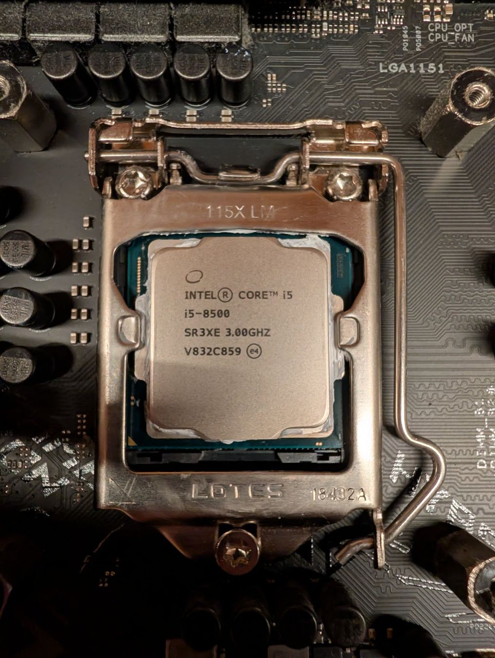 Intel Componenti elettronici: Intel i5-8500 CPU (Windows 11 kompatibel) – Usato da Stäfa venduto da HerrDerHardware