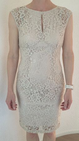 Spitzenkleid hellrosa von Wallis