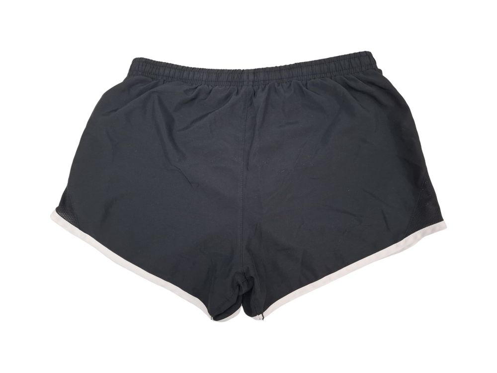 Nike Hosen: NIKE Shorts – Gebraucht aus Solothurn von Restwert_SO 1