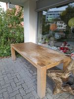 massiver Holztisch