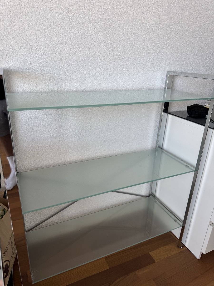 Scaffali: Modernes Glas-Regal mit Chromgestell 1 CHF!!!! – Usato da Fehraltorf venduto da oli_5cf6 1