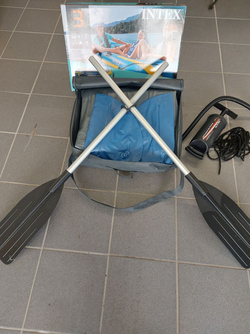 Barche: Intex Challenger 3 Boat Set - Ready for Adventure! – Nuovo (secondo la descrizione) da Zürich venduto da ari_wrn8 3