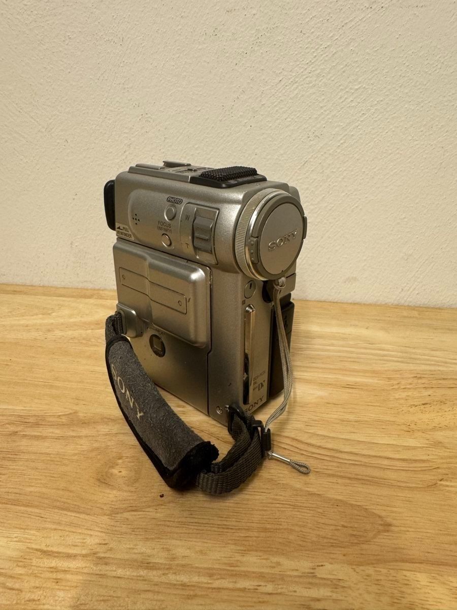 Sony Videocamere: Camcorder Sony DCR-PC2E gebraucht mit Ladekabel – Usato da Spreitenbach venduto da d.palazzo 2