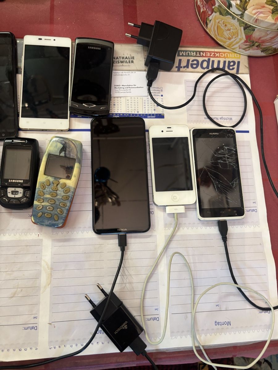 Telefoni cellulari / Smartphones: Diverse alte Handys – Usato da Chur venduto da Diversico2010 2