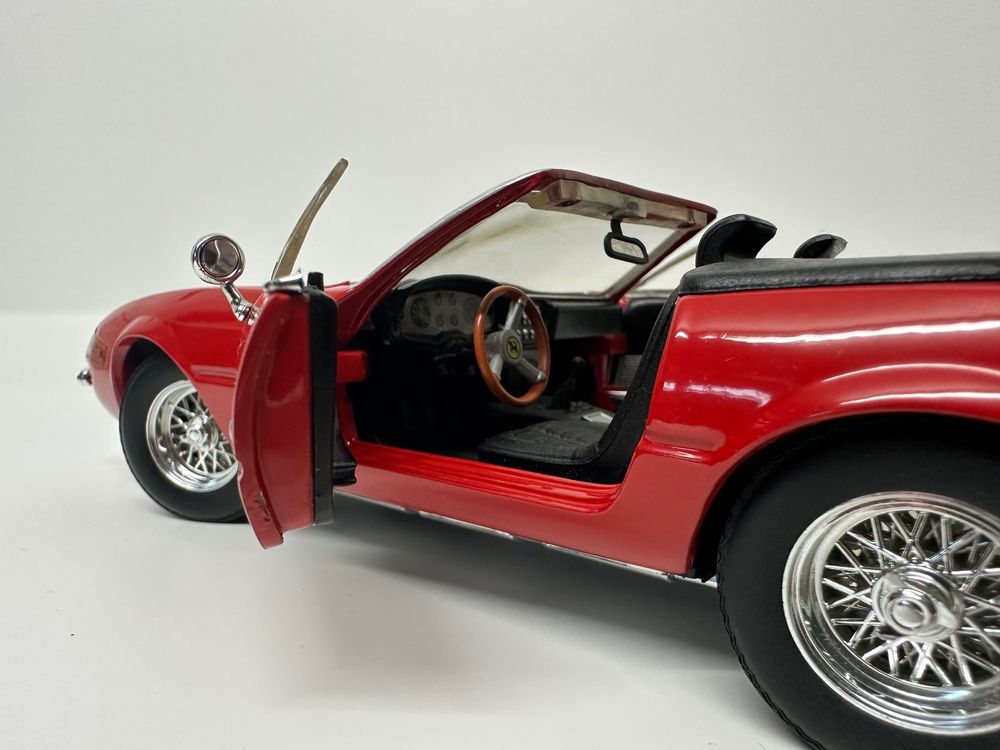Ferrari 365 GTS/4 1:18, rot, Hotwheels