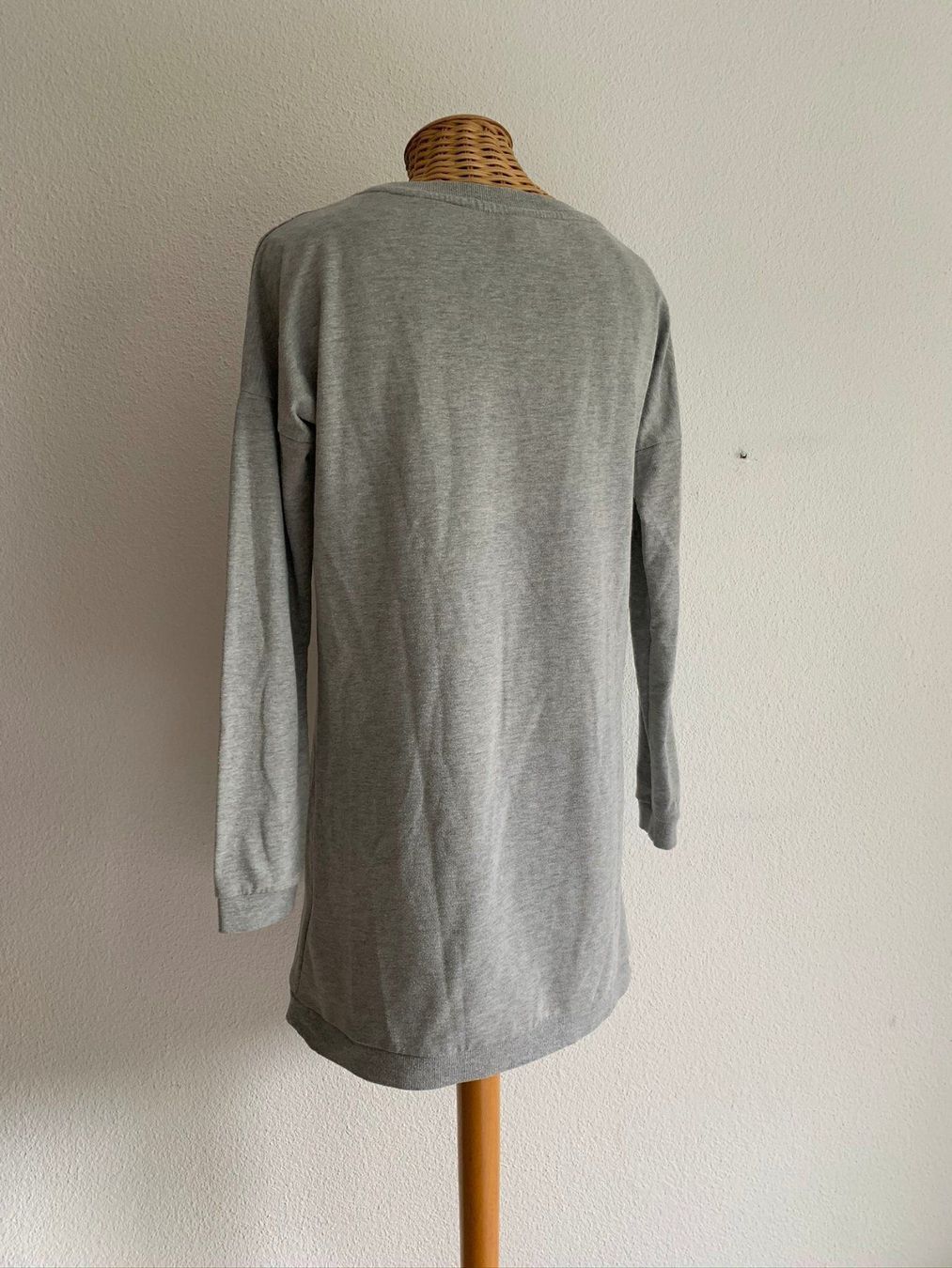 Vila Pulls & Sweat-shirts: VILA - Longpullover hellgrau m. Nieten S – D'occasion à Zürich par Diazaio 2