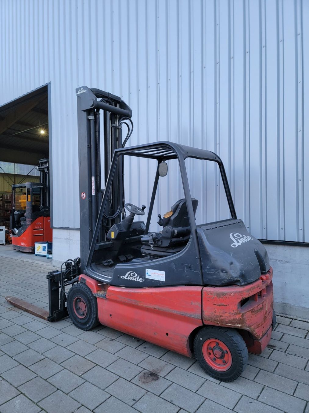 Linde Carrelli elevatori e a forche: Stapler Linde E25-02 Triplex Klemmgabel Hub 650cm – Usato da Amriswil venduto da basstempel 1