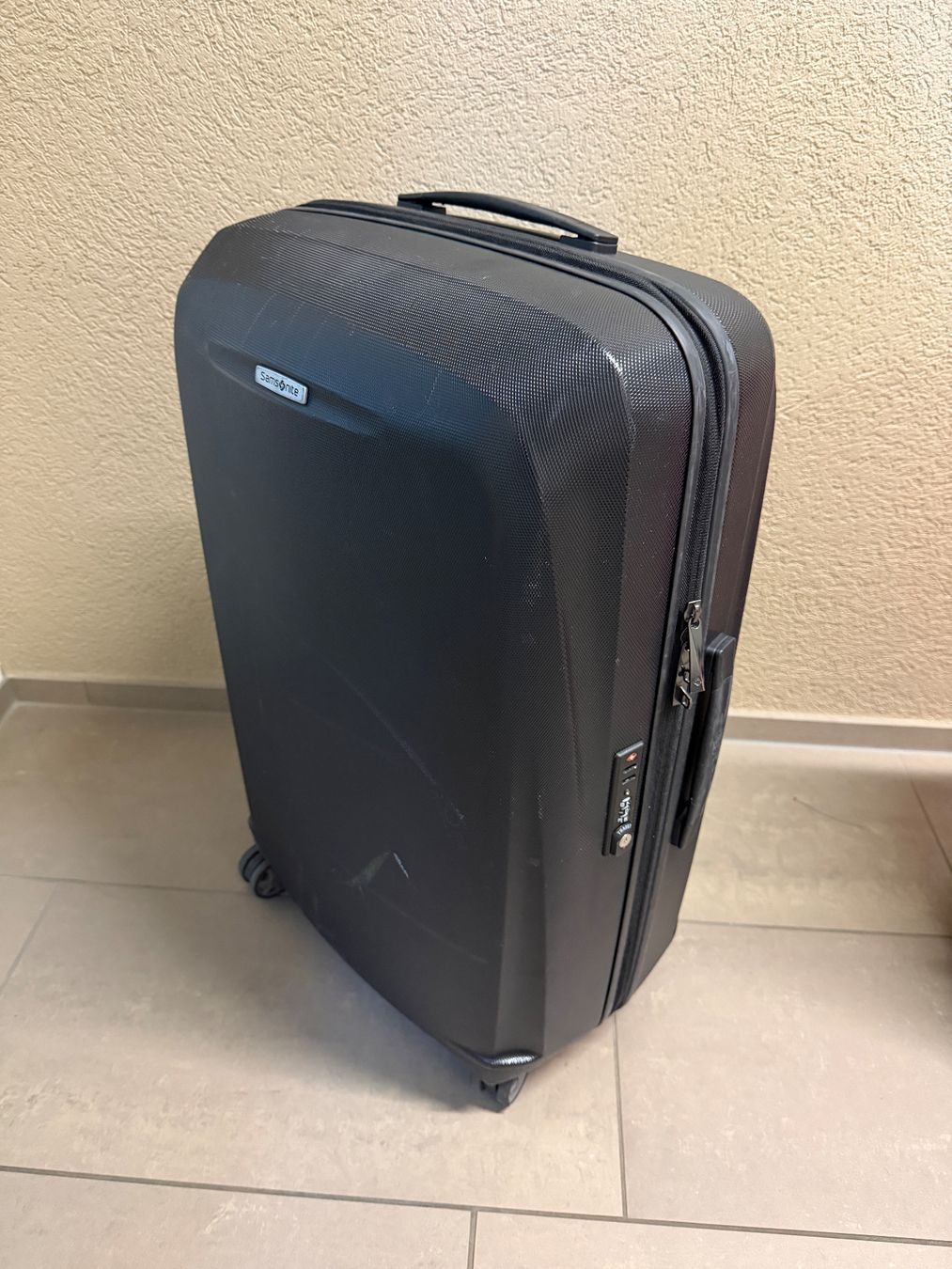 Samsonite Valigie: Samsonite Koffer mit 4 Rollen schwarz – Usato da Fehraltorf venduto da Burrito1 1