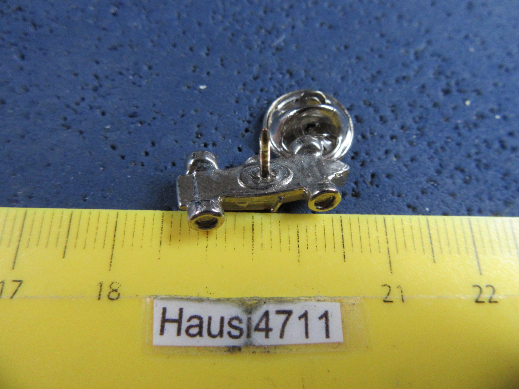Bugatti Plaketten & Abzeichen: GP RACING-CAR OLDTIMER 3D-PIN SILBRIG BUGATTI 20mm – Gebraucht aus Ettingen von Hausi4711 2