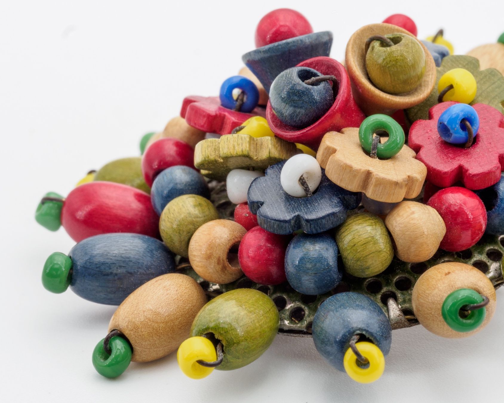 Broschen & Nadeln: Antike Brosche mit Schowanek Holzperlen – Gebraucht aus Zürich von nostalgic_treasures 4