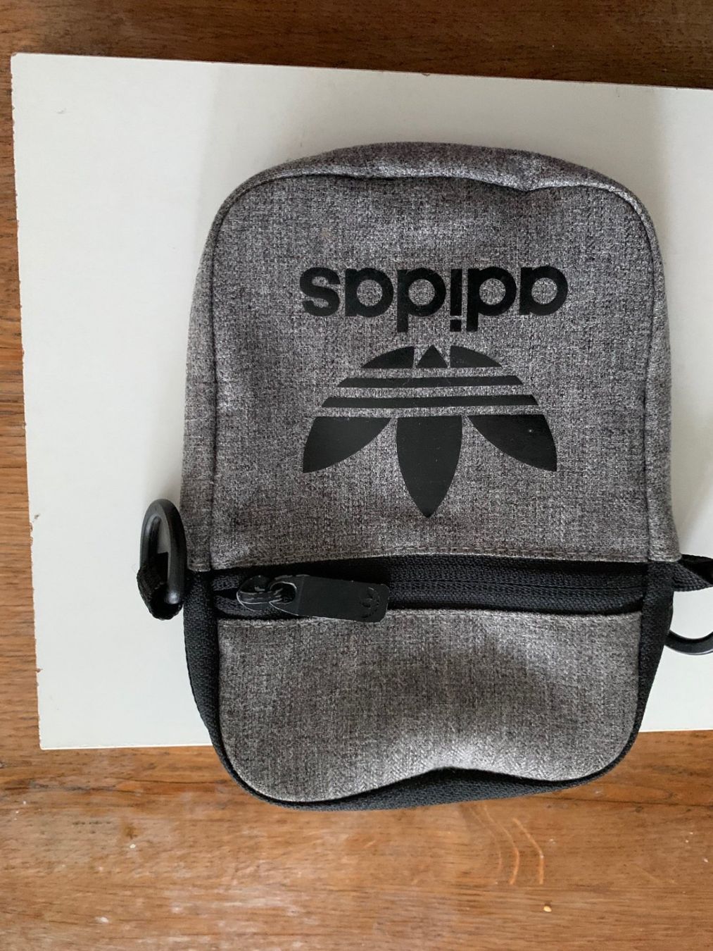 Adidas Taschen: Vintage Adidas Umhängetasche – Gebraucht aus Emmen von newdeal1970