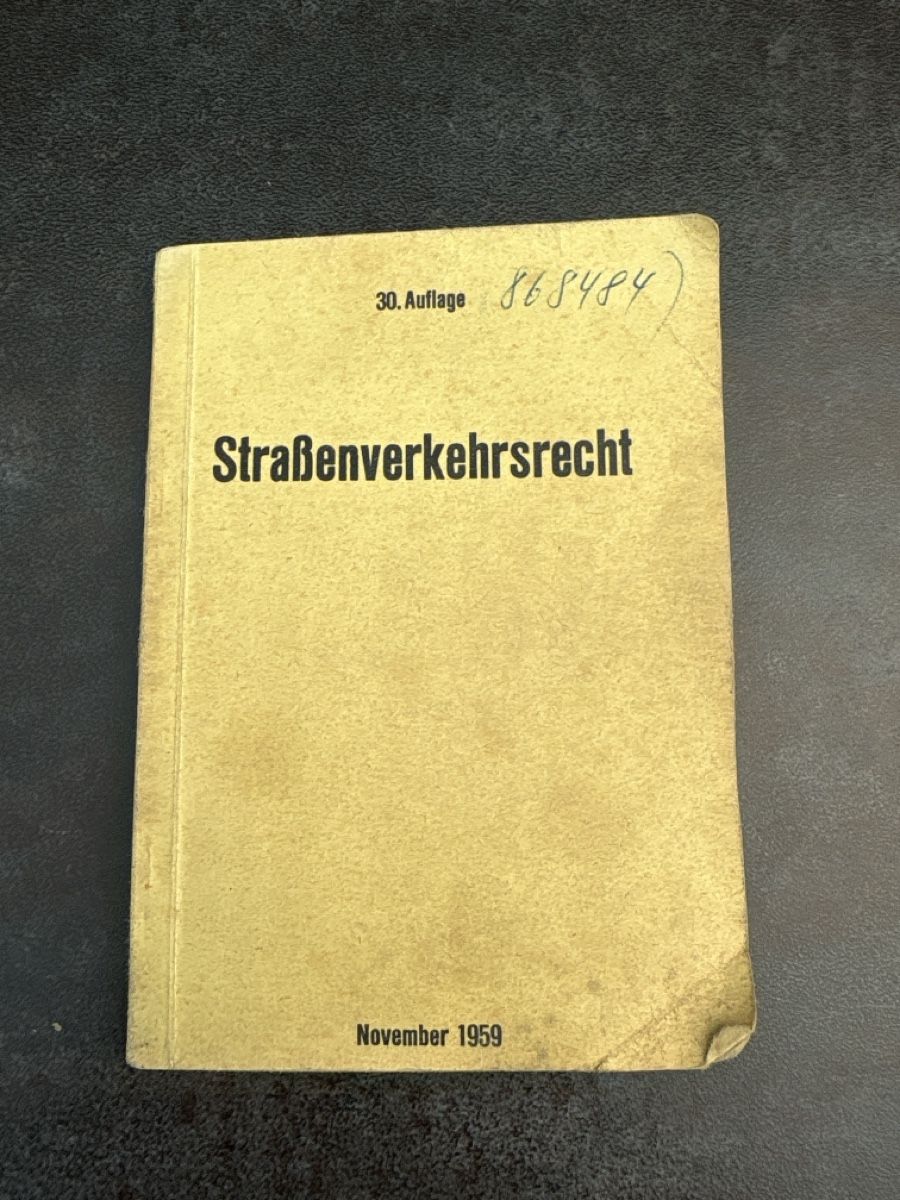 Bücher: Strassenverkehrsrecht 1959 – Gebraucht aus Schlierbach von Stee09