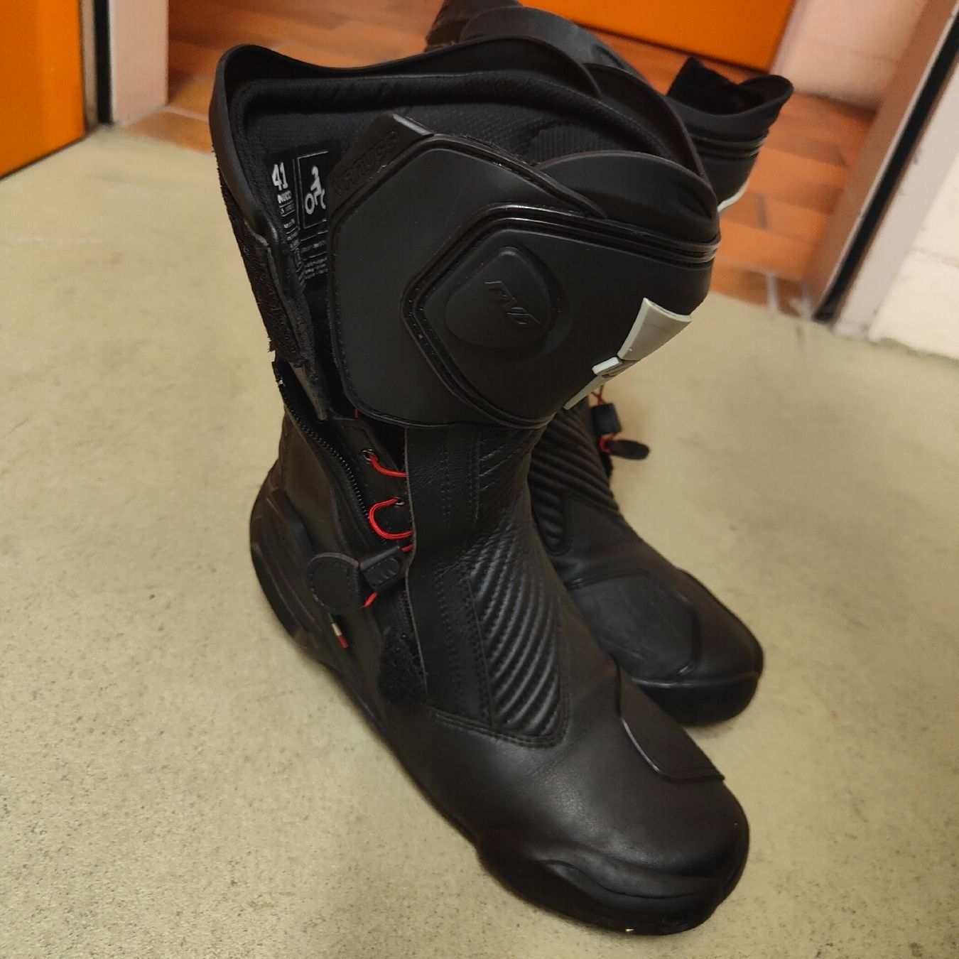 Vanucci Scarpe da uomo: Motorrad Stiefel von Vanucci, Grösse 41 – Usato da Sulz AG venduto da noel1406