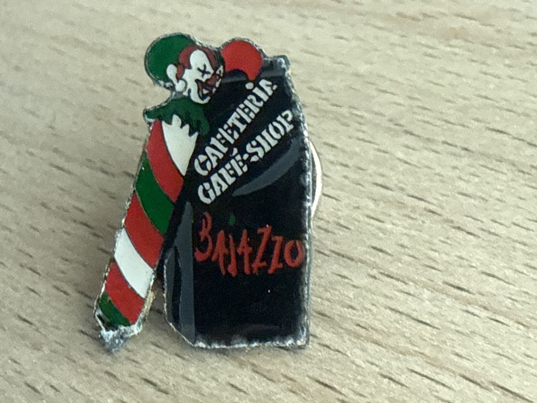 Plaketten & Abzeichen: Pin Cafeteria Gafé-Shop Bajazzo – Gebraucht aus Glattbrugg von Schweigmatt