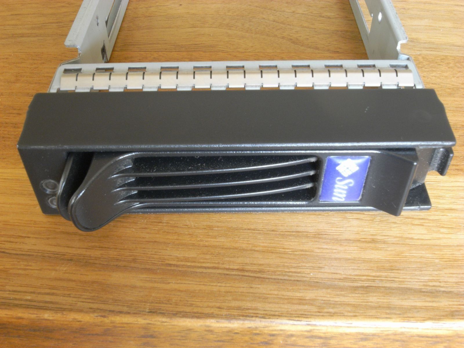 Sun Server: Sun S01655 SCSI Tray Caddy – Usato da Bern venduto da Sot