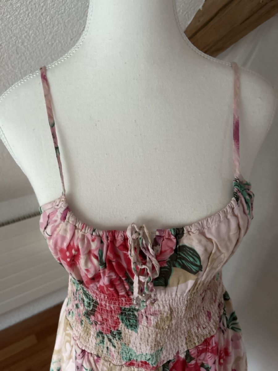 Kleider: Kleid Blumenmuster Grösse M – Gebraucht aus Kirchdorf BE von Stella130 1
