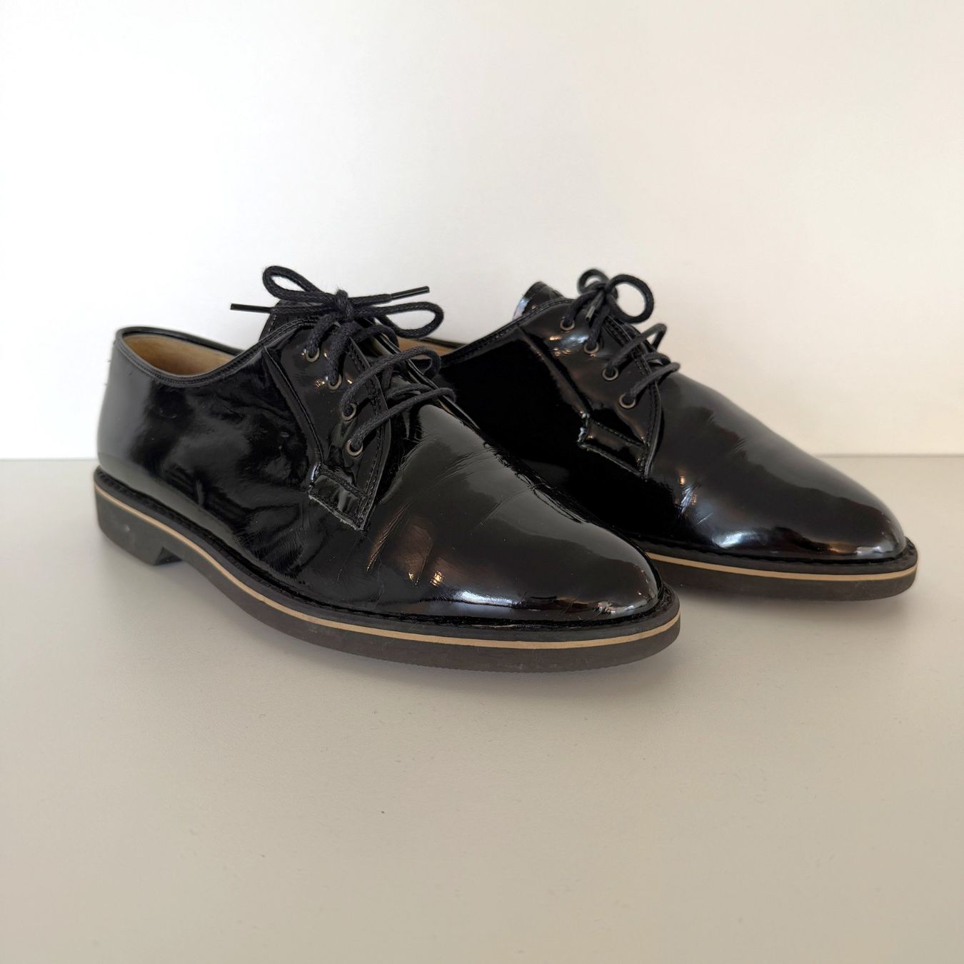 Navyboot Scarpe da donna: Navyboot Damen Schuhe Lackleder Grösse 38.5 schwarz – Nuovo (secondo la descrizione) da Balzers venduto da dassandro 1