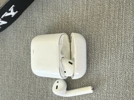Original Apple AirPods 2. Generation mit Ladecase
