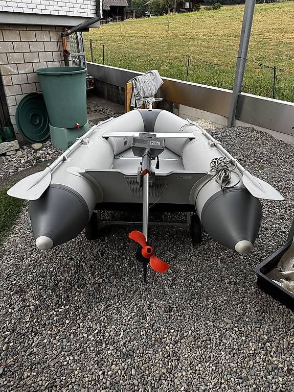 Bateaux: Schlauchboot mit Torqeedo 2.Akku mit Trailer u MFK – D'occasion à Gurzelen par Air15