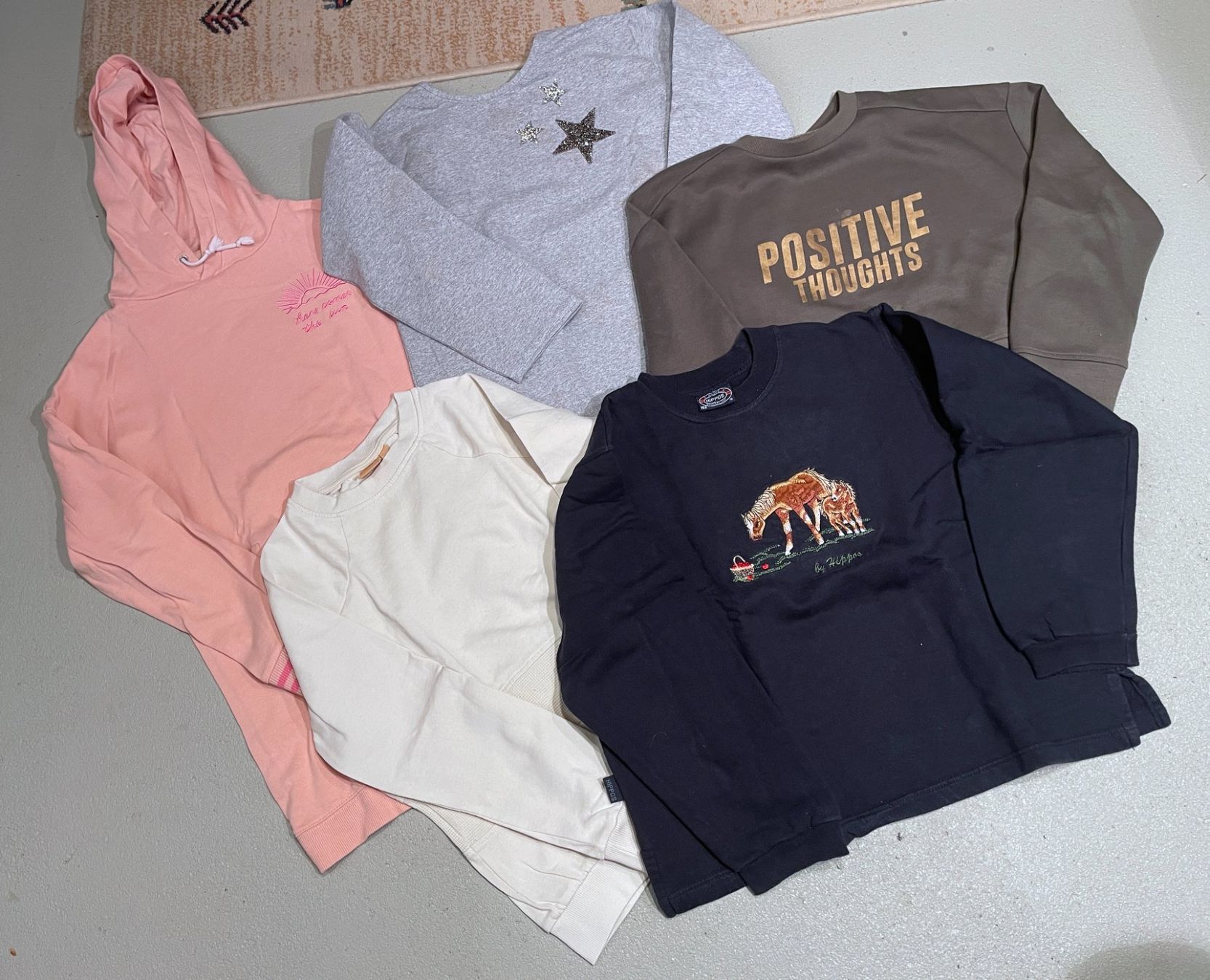 Manor Lotti & Set di vestiti: stylische Sweat-Oberteile Gr. 152 – Usato da Neuendorf venduto da Knopfi