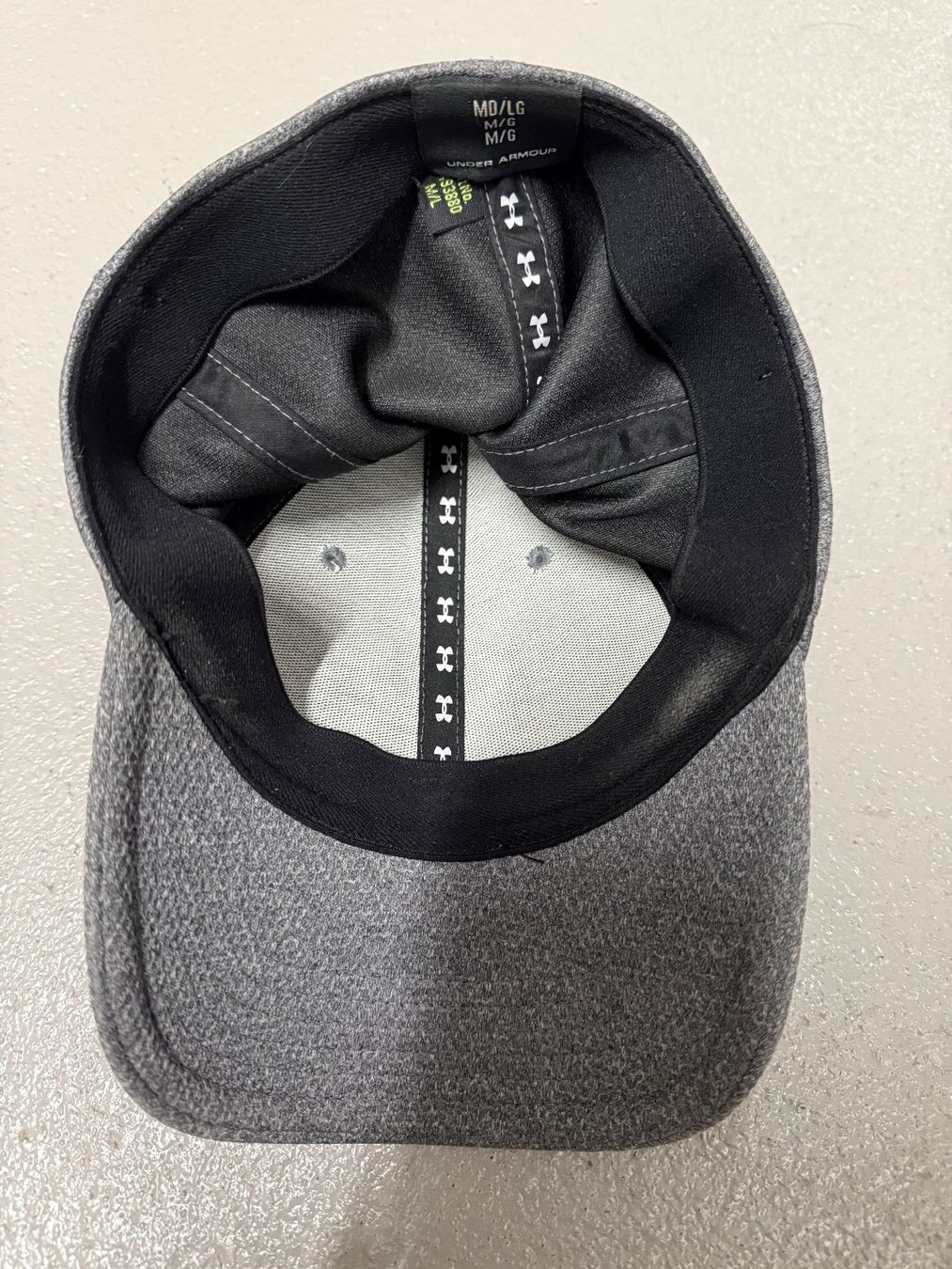 Copricapi, berretti & cappellini: Under Armour Hut / Cap in Grau, Grösse L – Usato da Altbüron venduto da MrApplePro 2