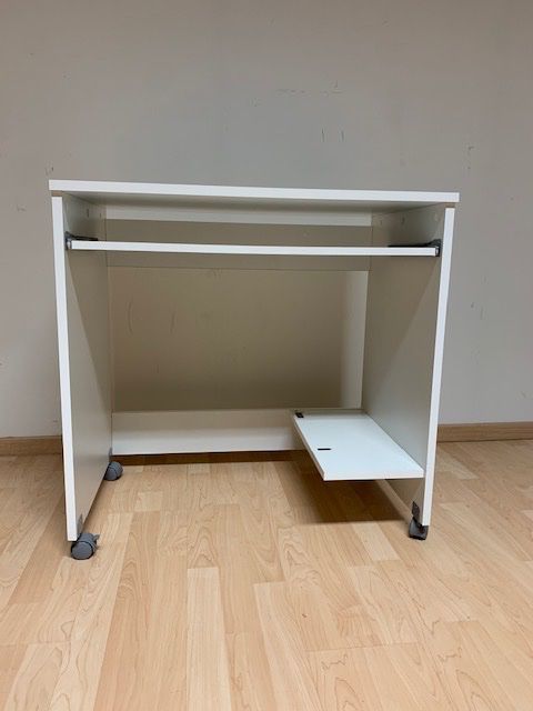 Scrivanie: 4x PC Arbeitstisch rollbar – Usato da Uznach venduto da r0000000bert_ 5