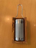 Käsereibe/ Raffel  mit Holzbehälter, Deko