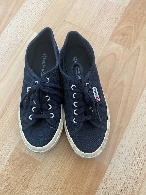 Superga Scarpe da donna: Dunkelblaue Superga, Grösse 38 – Usato da Basel venduto da lau_d2g8